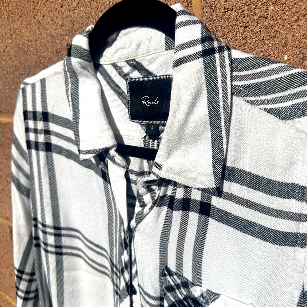 Rails Women’s flannel superior quality button down blouse size xs/m plaid white